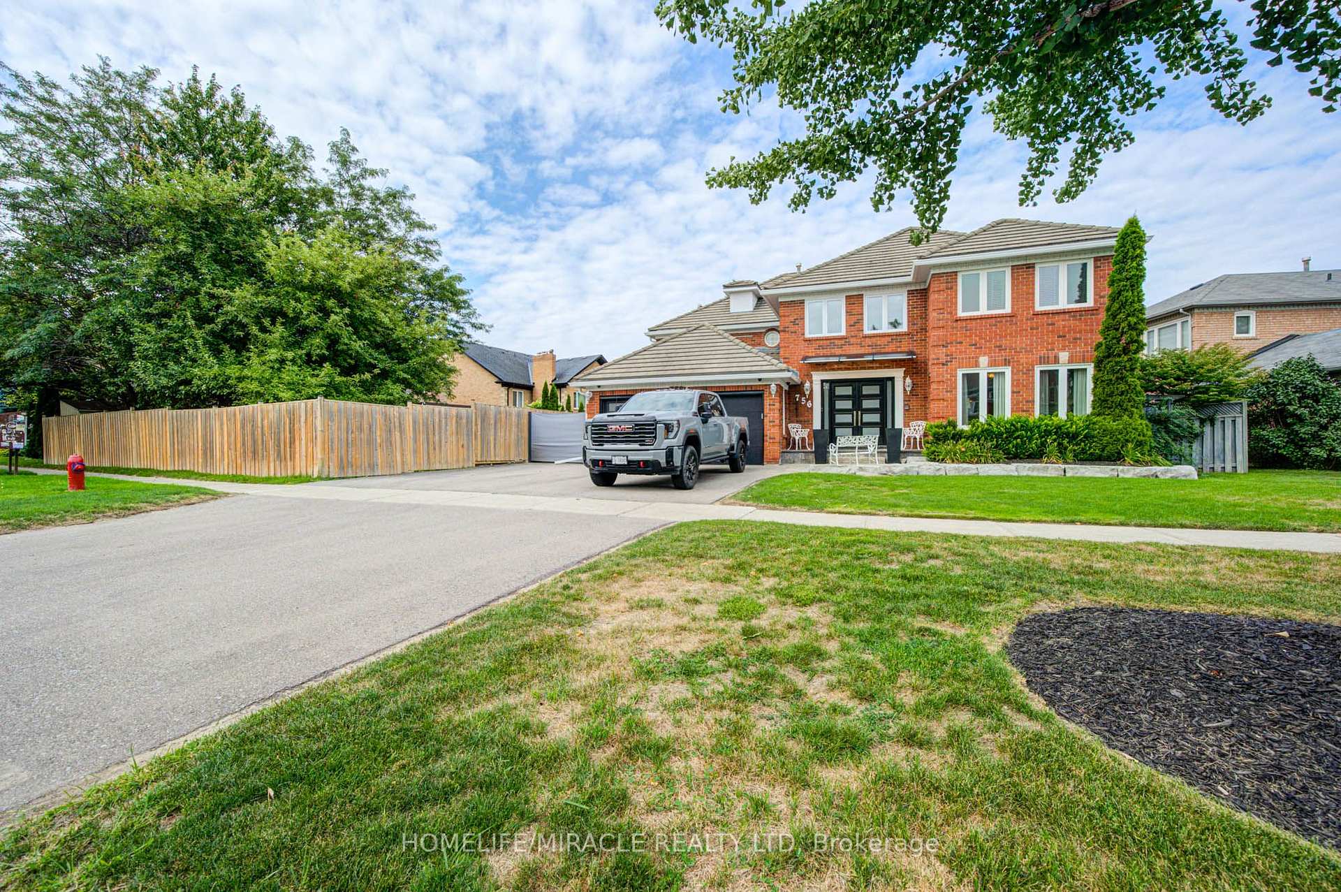 756 Kingsmere Avenue, Newmarket, ON L3X 1K6