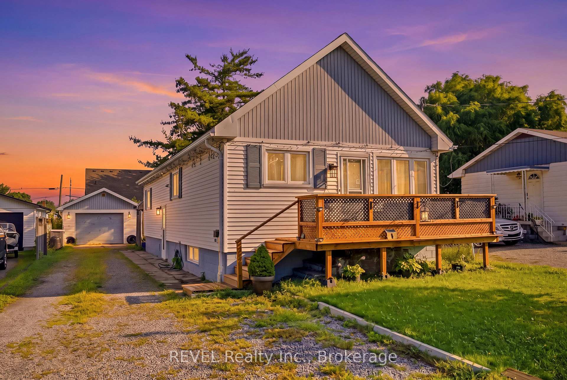 9 Cambridge Avenue, St. Catharines, ON L2P 1W6