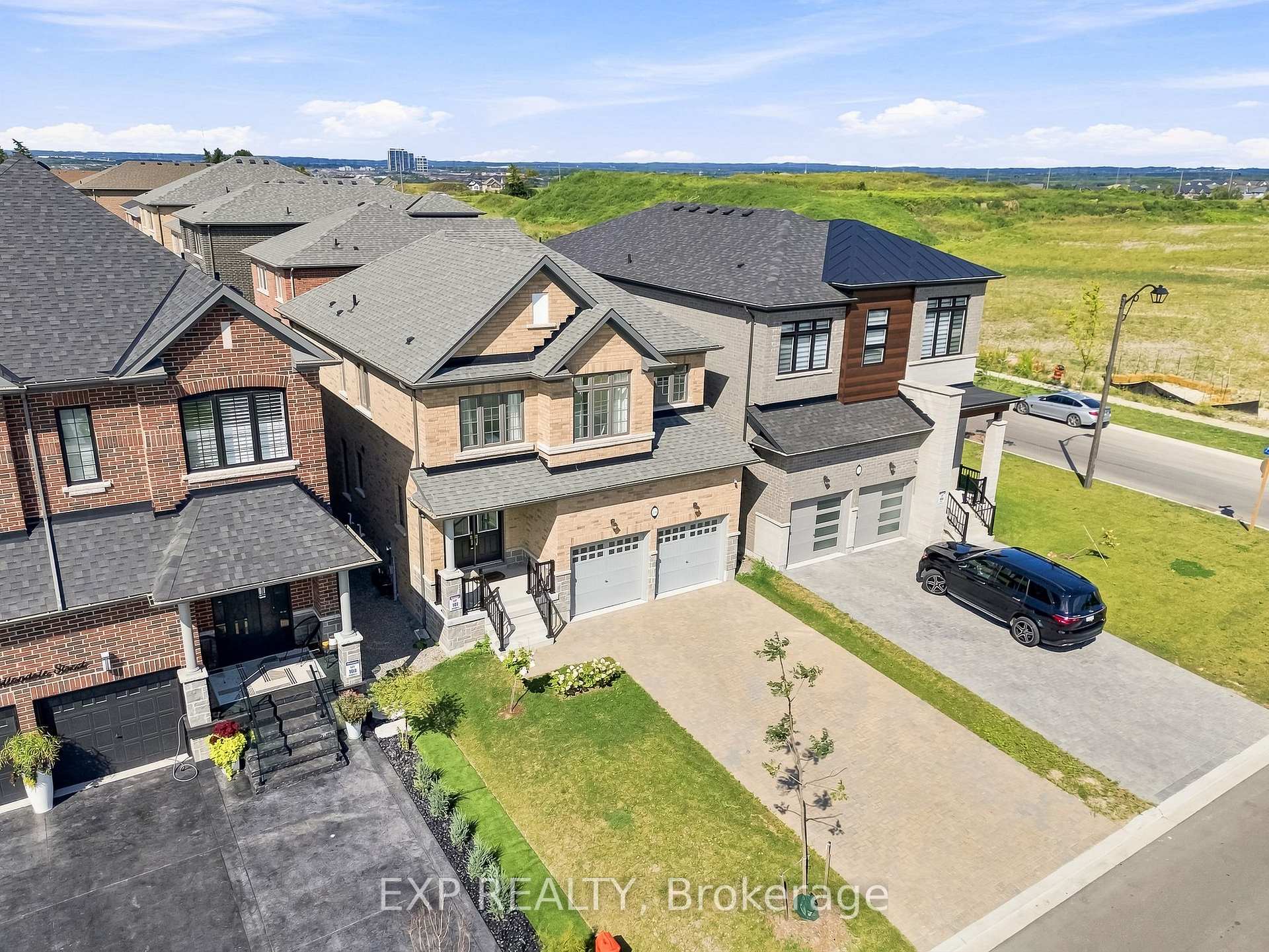 2144 Hallandale Street, Oshawa, ON L1L 0T8