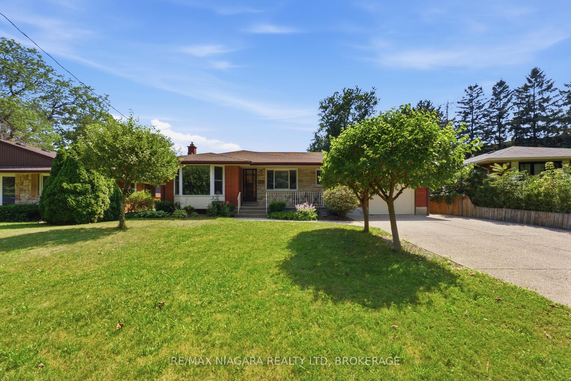 11 RICHELIEU Drive, St. Catharines, ON L2M 2B7