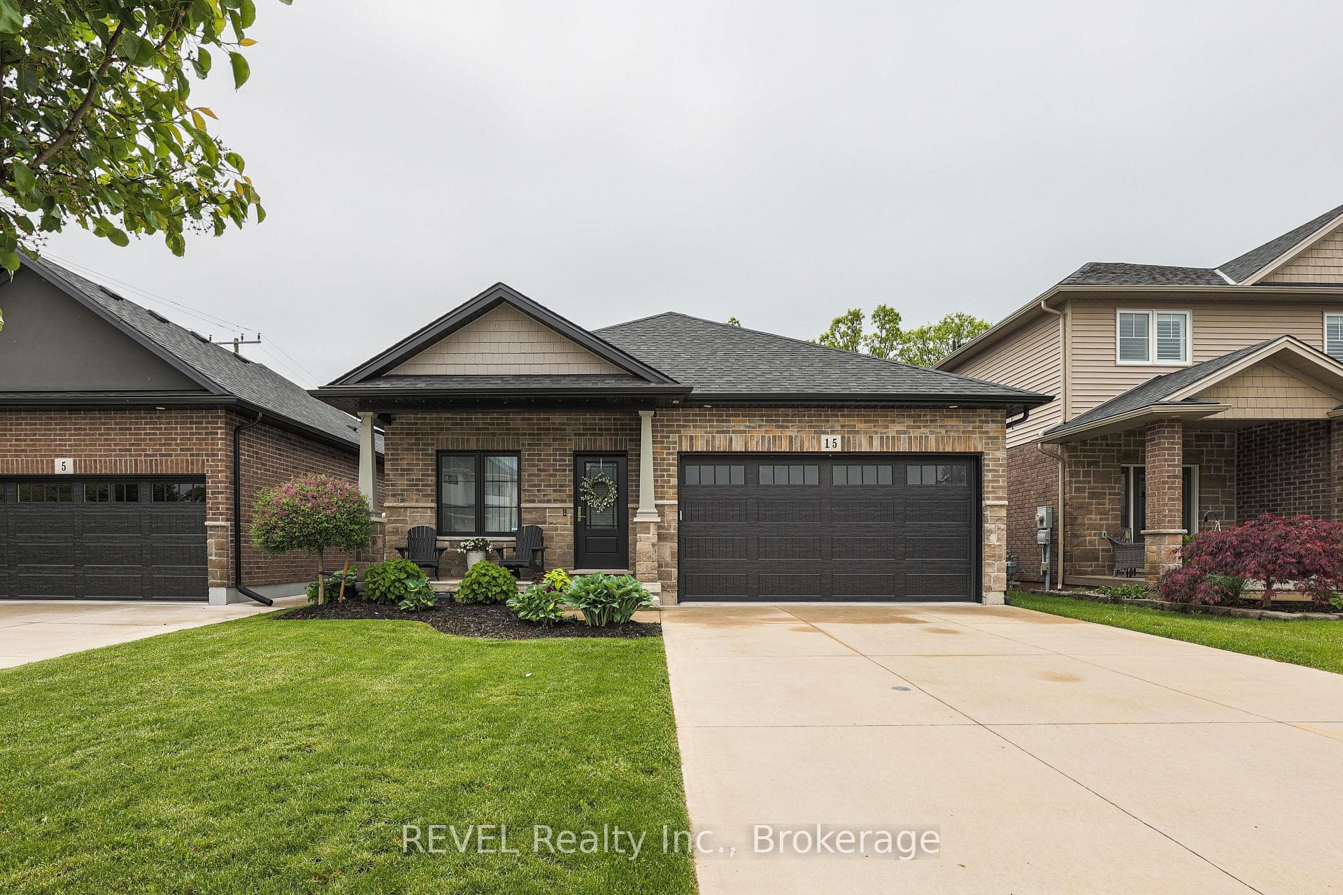 15 Willowbrook Drive, Welland, ON L3C 0G1
