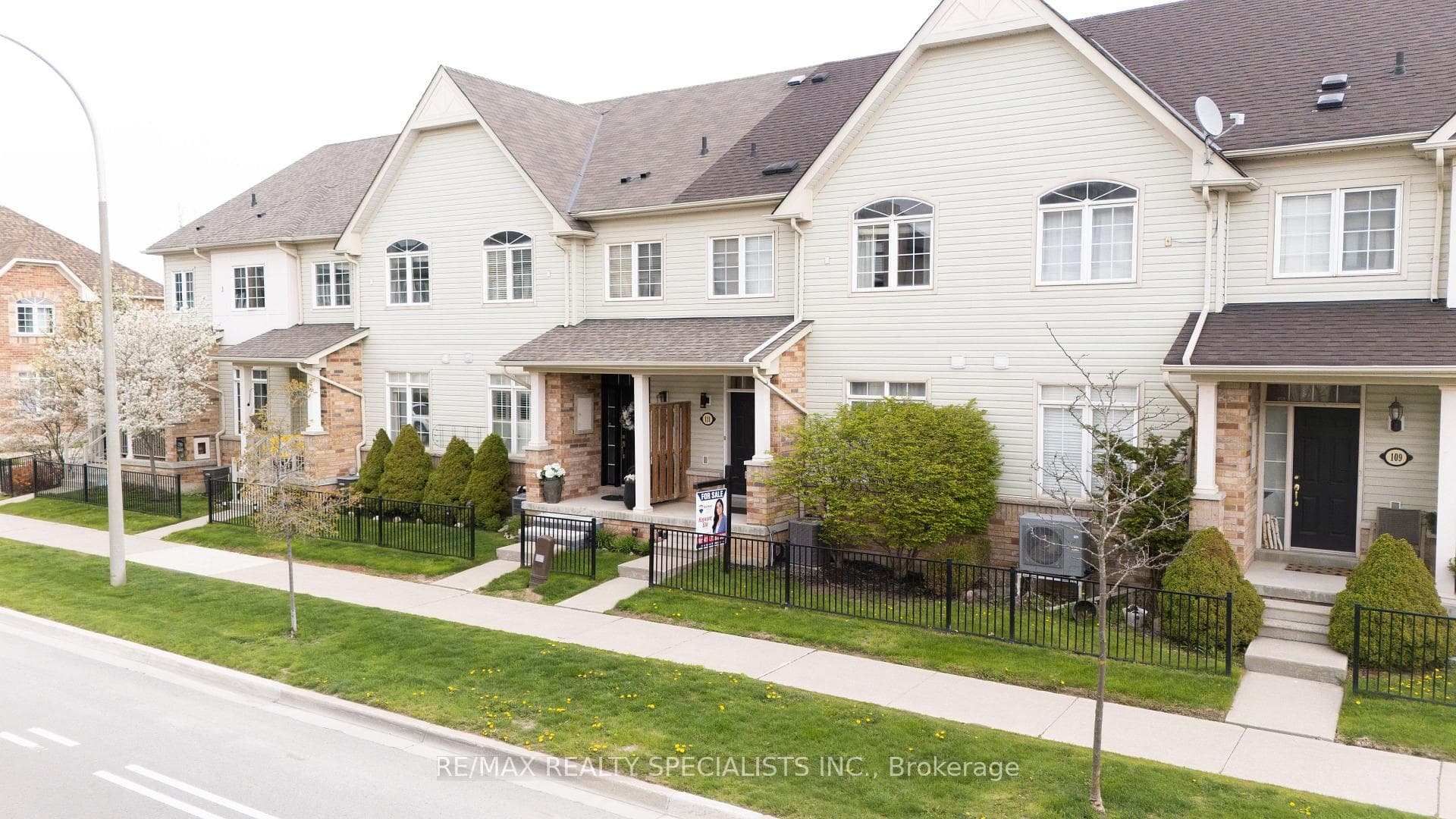 111 Civic Centre Drive, Whitby, ON L1R 0C8