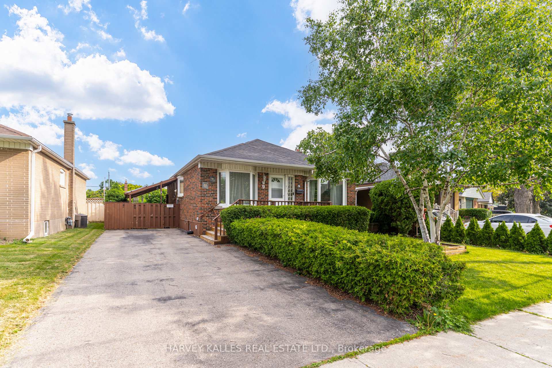 9 Sealcove Drive, Toronto, ON M9C 2C3