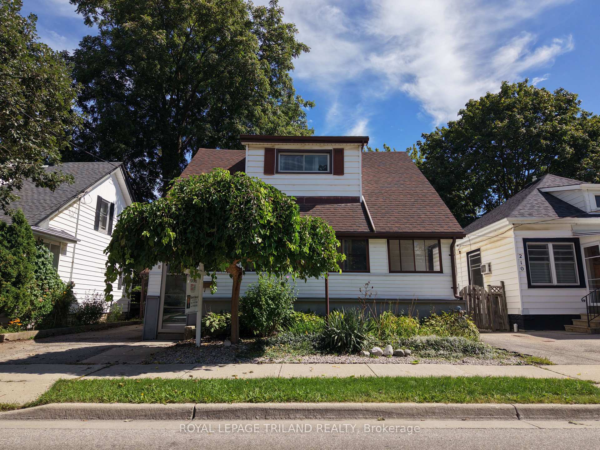 208 Edward Street, London South, ON N6C 3J2