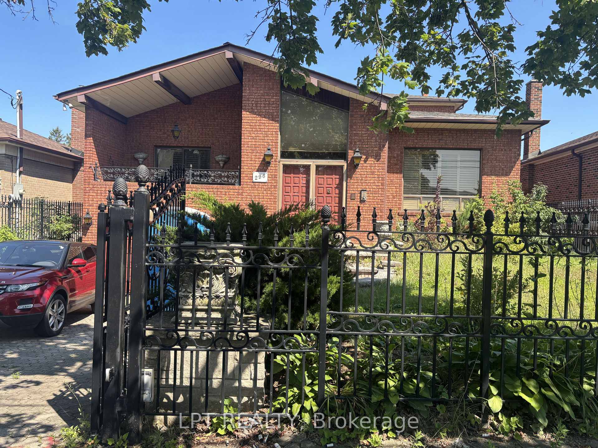 296 Rustic Road, Toronto, ON M6L 1W4