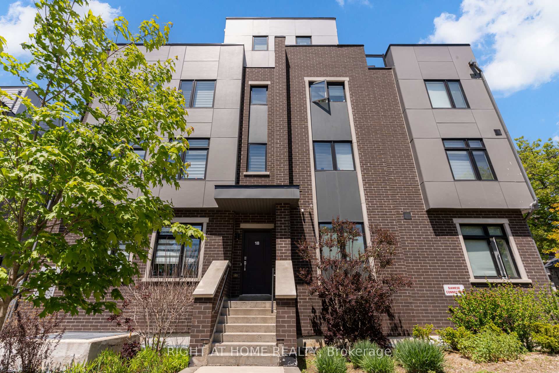 66 Long Branch Avenue 4, Toronto, ON M8W 3J4