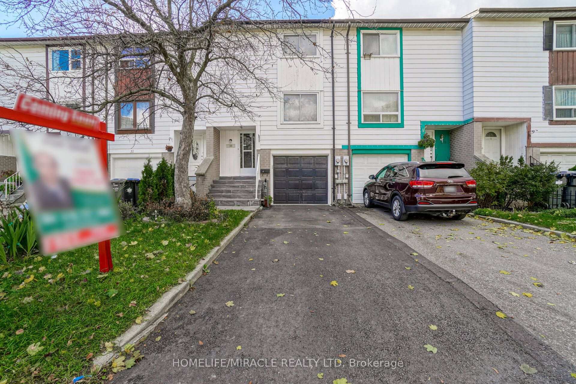 30 Hoskins Square, Brampton, ON L6S 2N6