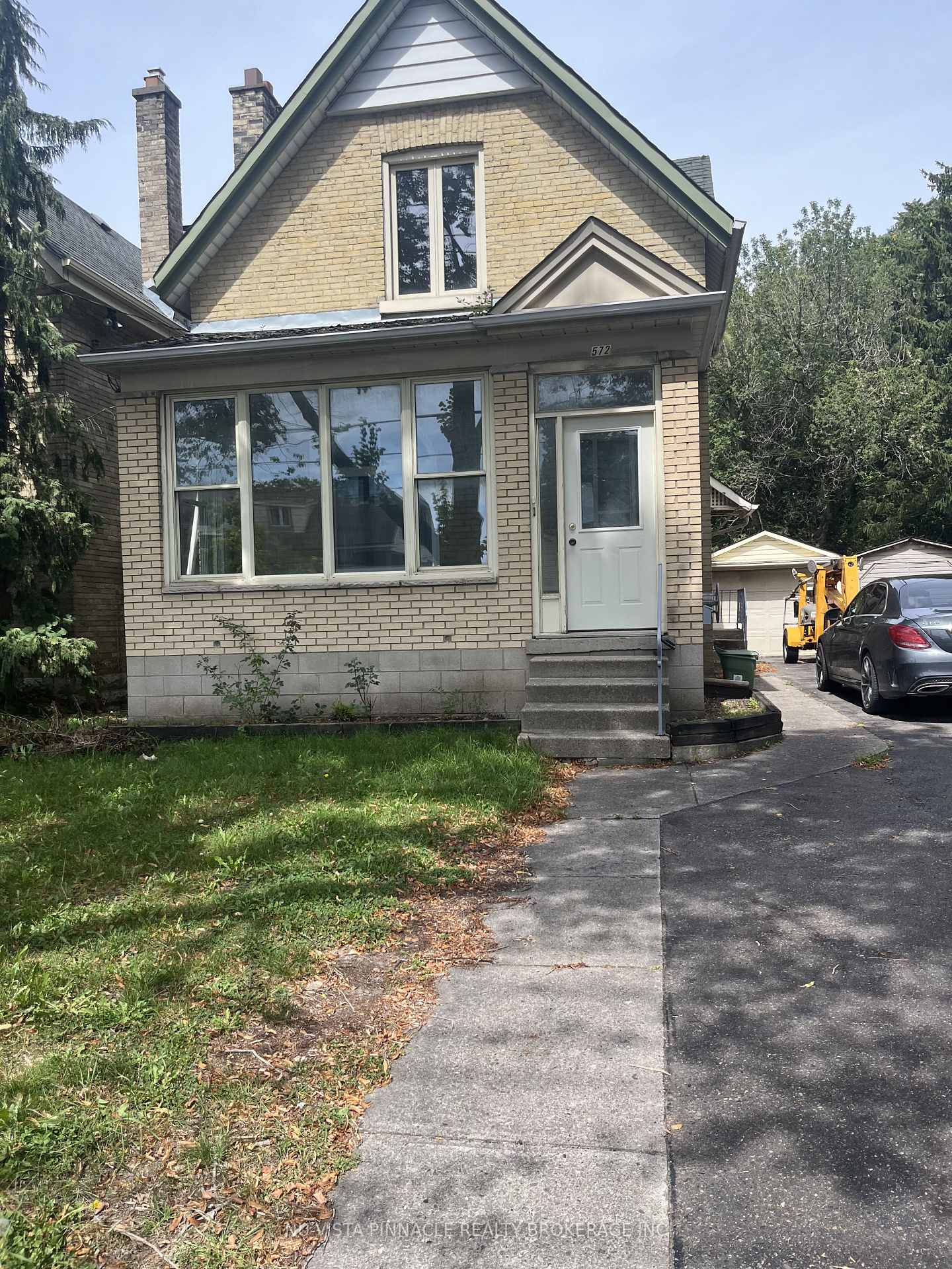 572 Oxford Street E, London East, ON N5Y 3J1