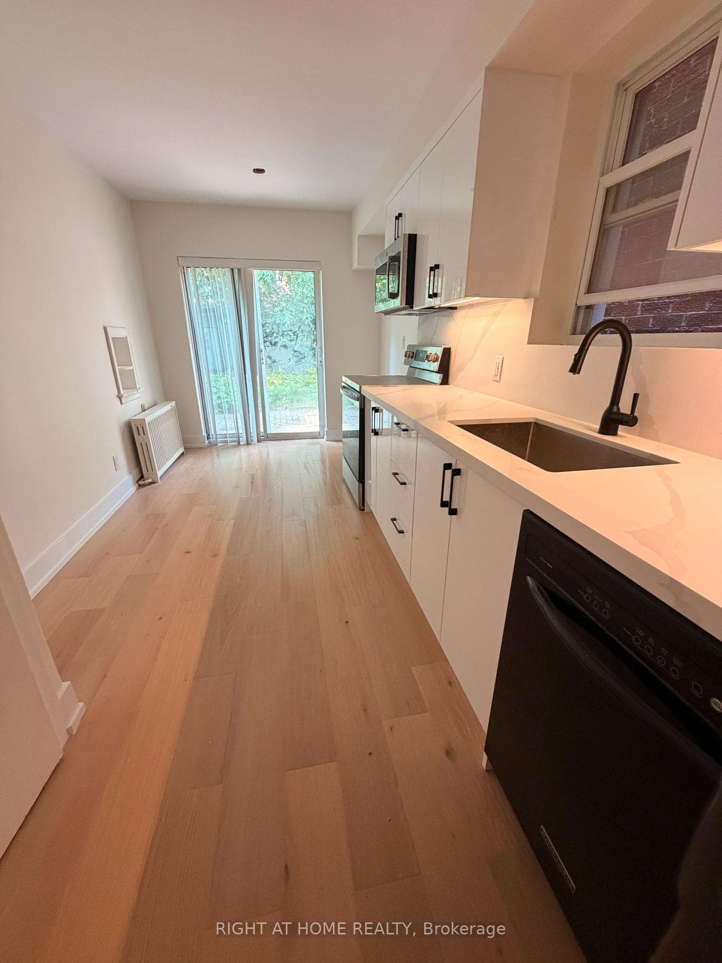 3384 Lake Shore Boulevard W 102, Toronto, ON M8W 1M9