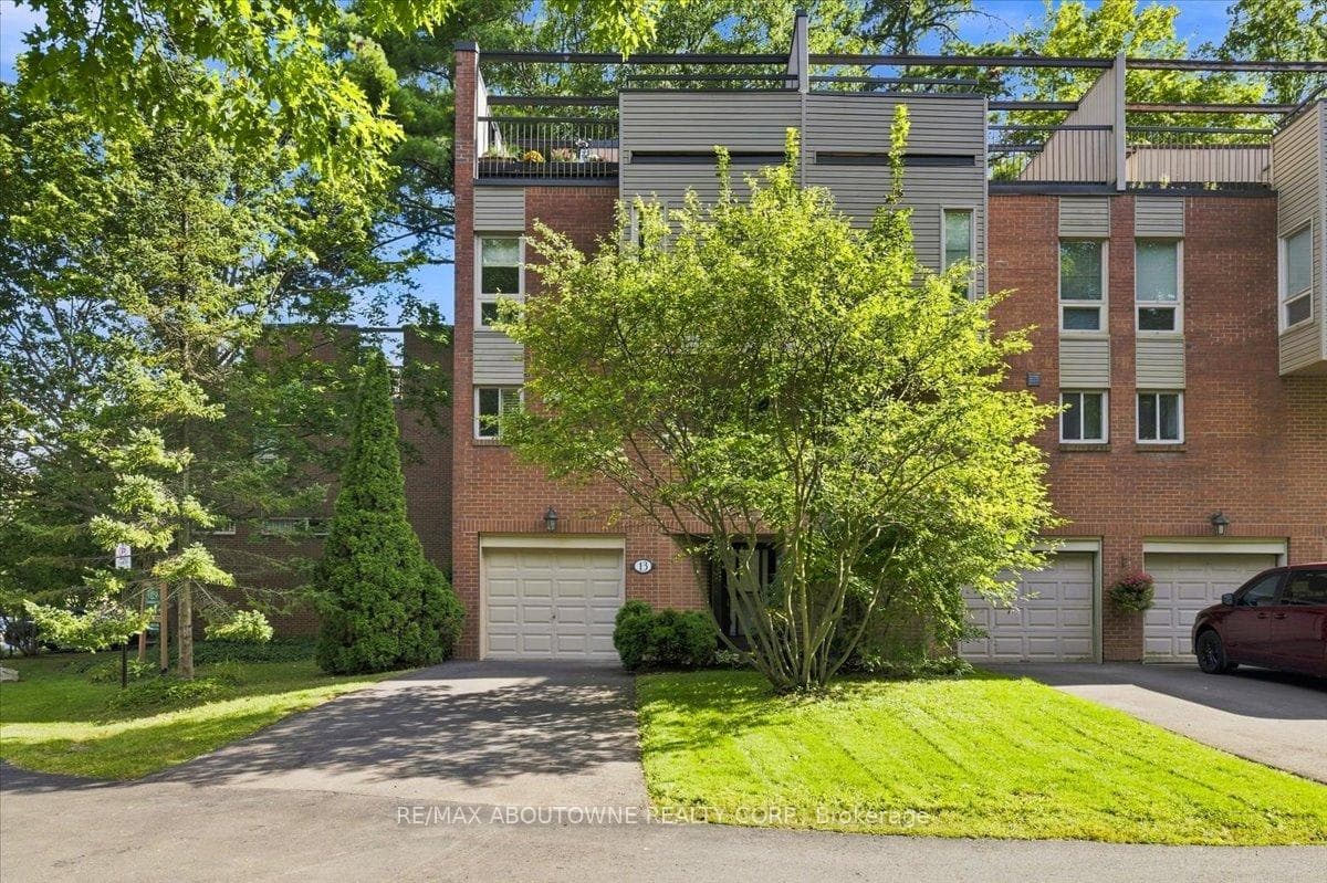 1250 Marlborough Court 13, Oakville, ON L6H 2W7