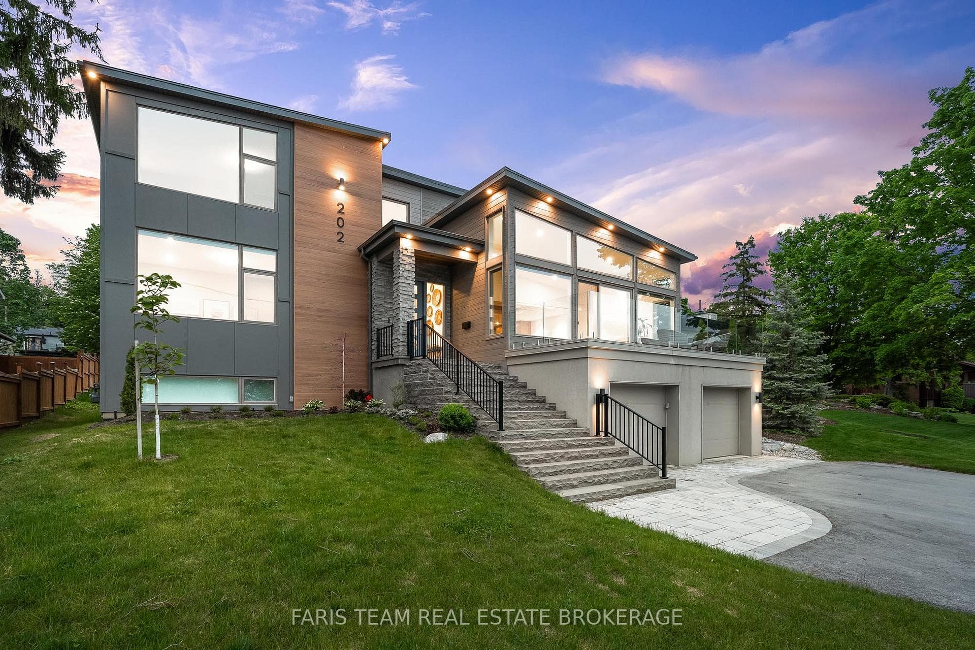 202 Kempenfelt Drive, Barrie, ON L4M 1C3