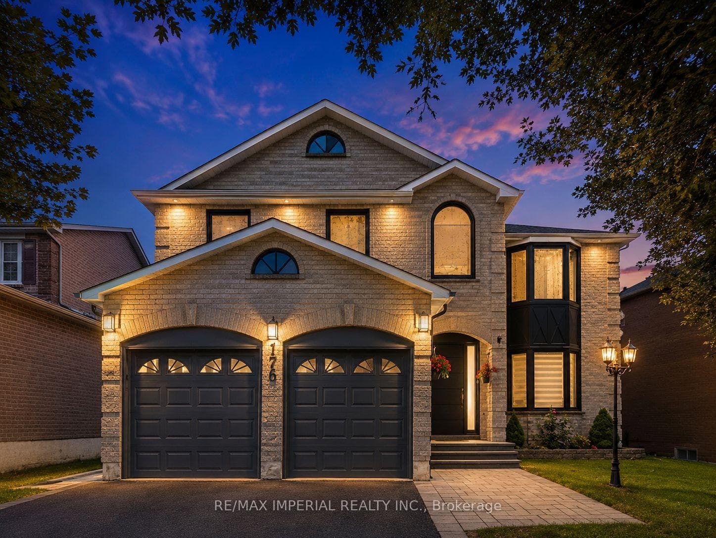 176 Timpson Drive, Aurora, ON L4G 5N2