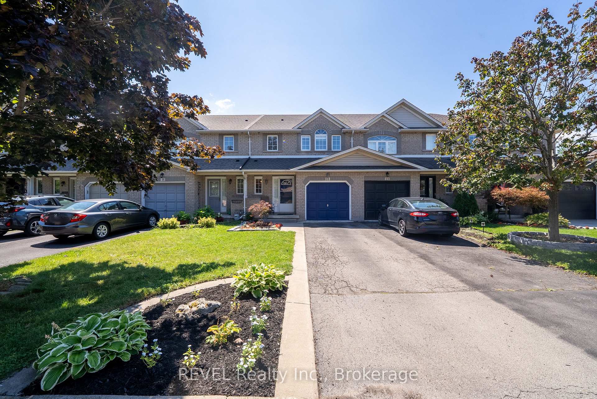 11 Elderberry Avenue, Grimsby, ON L3M 5M9