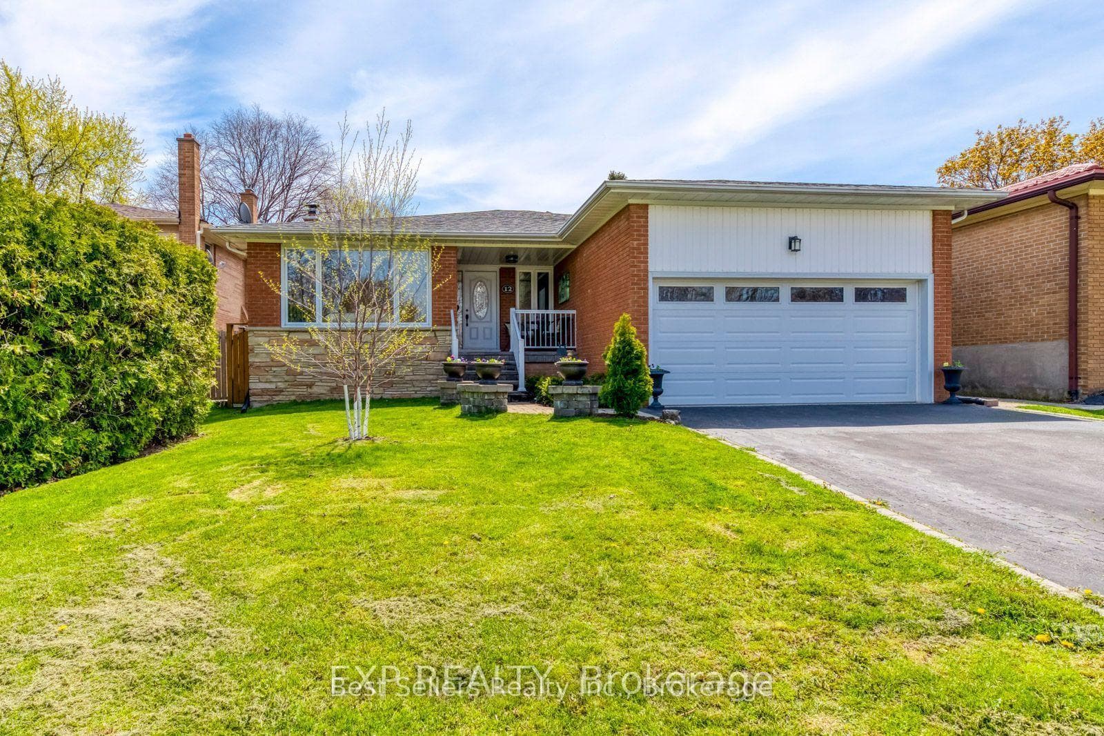 12 Bowshelm Court, Mississauga, ON L5N 1K1