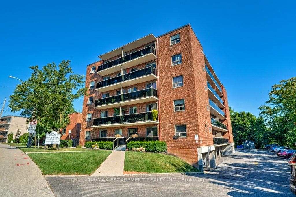 2373 King Street E 17, Hamilton, ON L8K 1X9