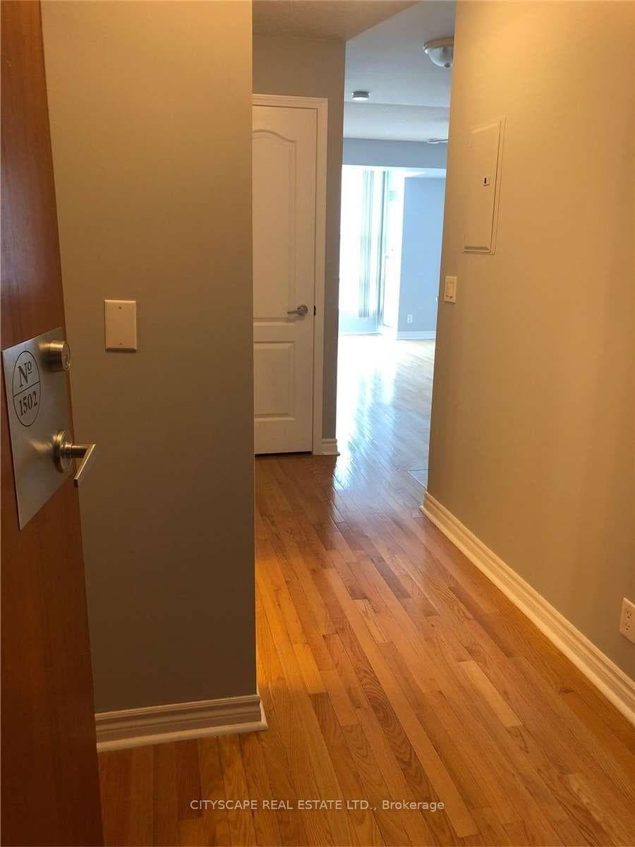 33 Elm Drive 1502, Mississauga, ON L5B 4L2