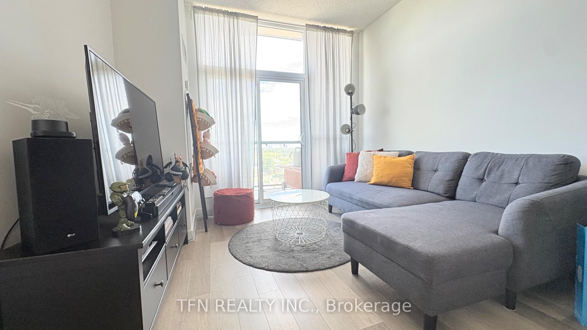 1603 Eglinton Avenue W 802, Toronto, ON M6E 0A1