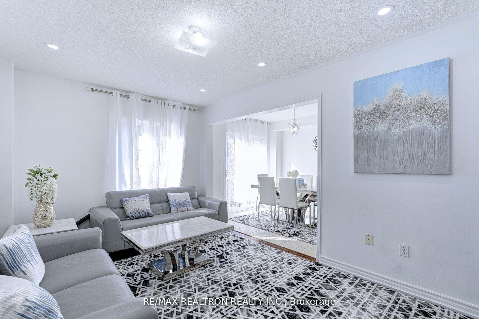 88 Banbrooke Crescent, Newmarket, ON L3X 2W9