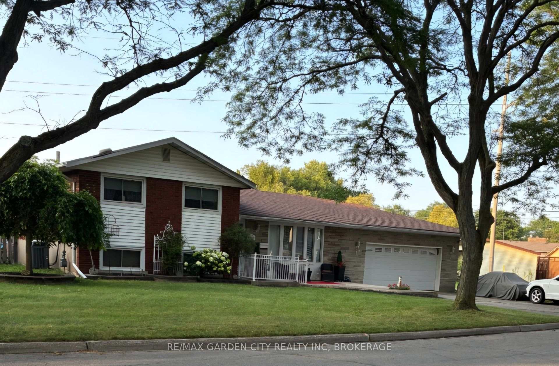 8842 Roosevelt Street, Niagara Falls, ON L2G 7A2