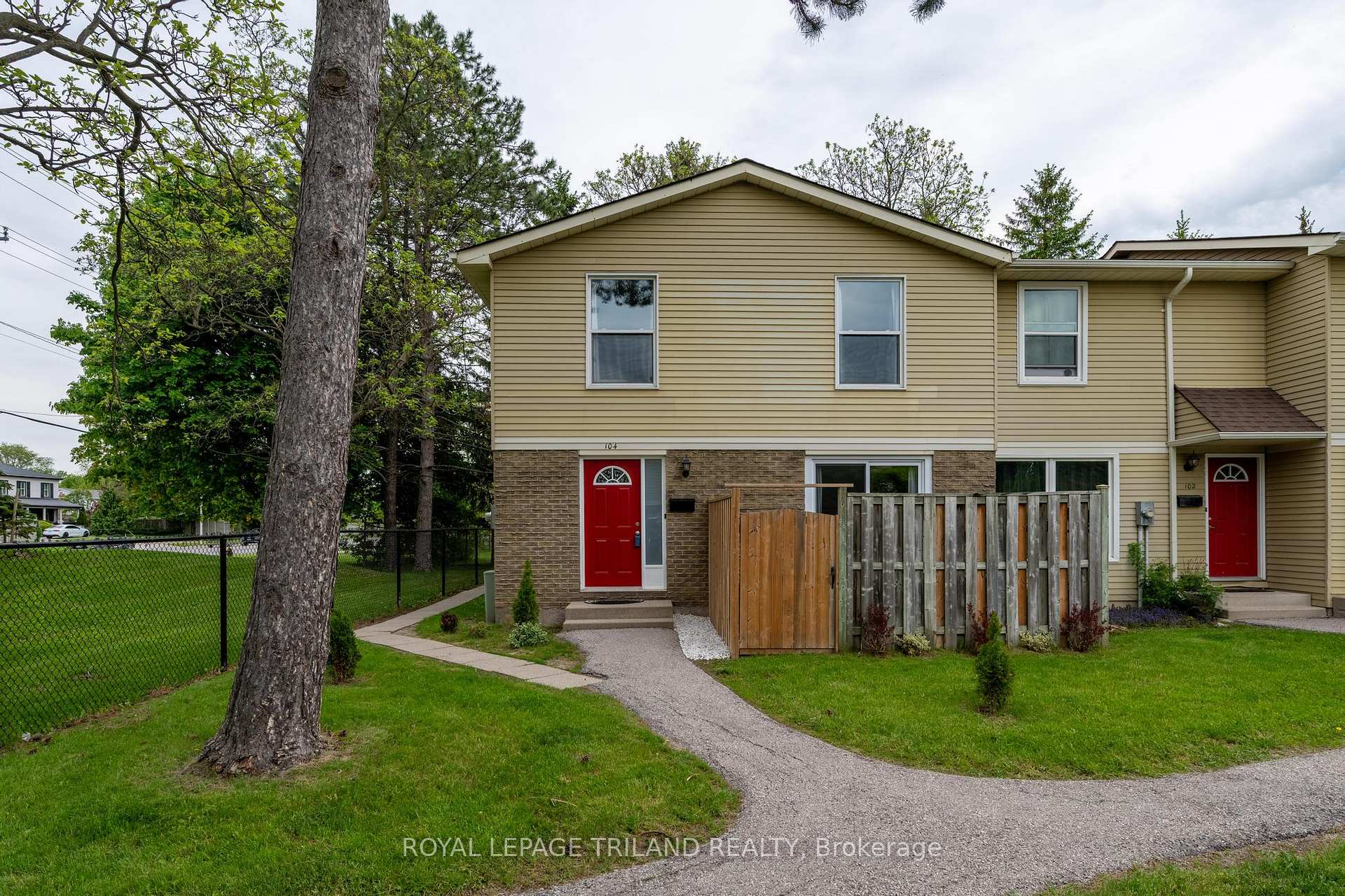 70 Fiddlers Green Road 104, London North, ON N6H 4R4