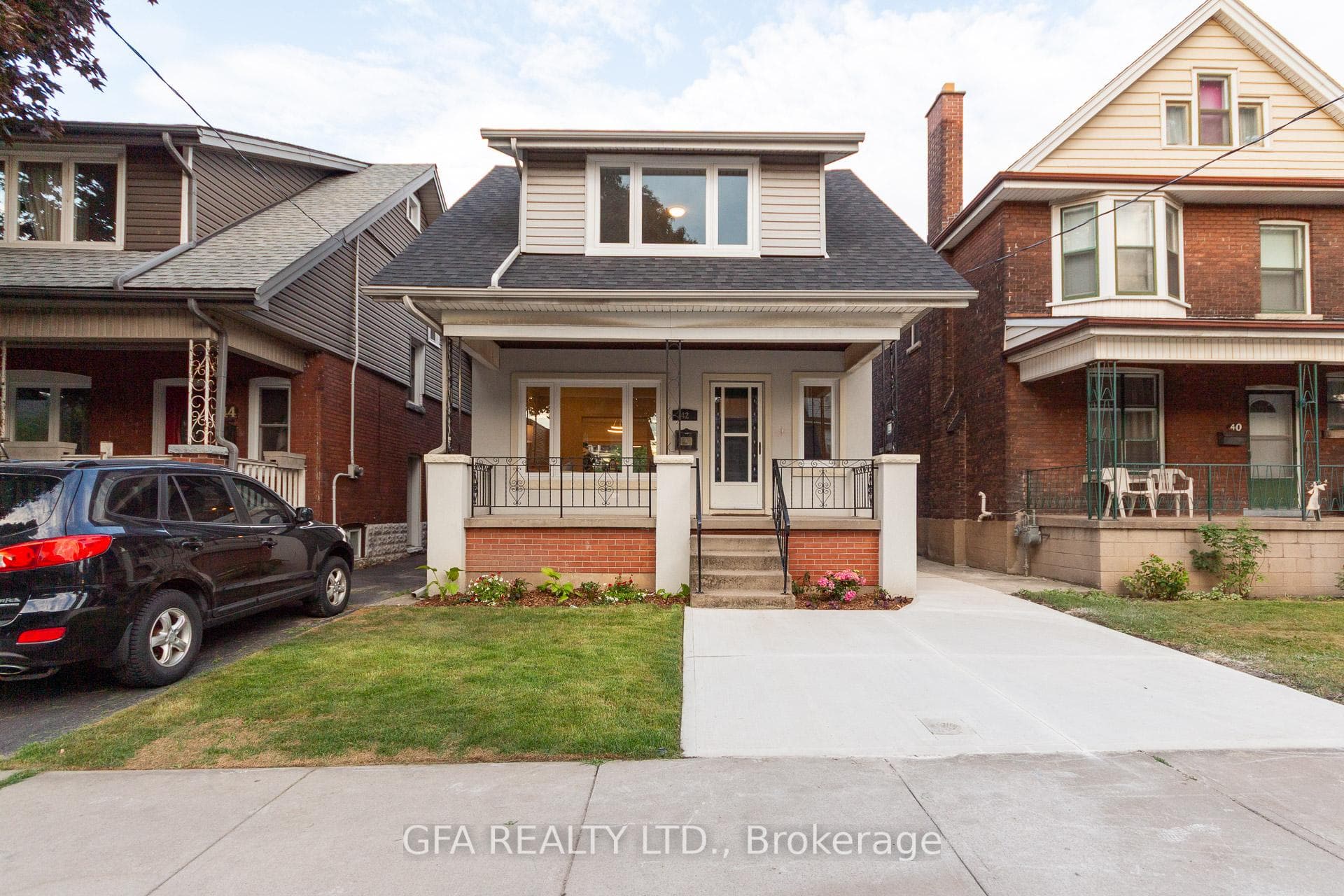 42 Barnesdale Avenue N, Hamilton, ON L8L 6R8