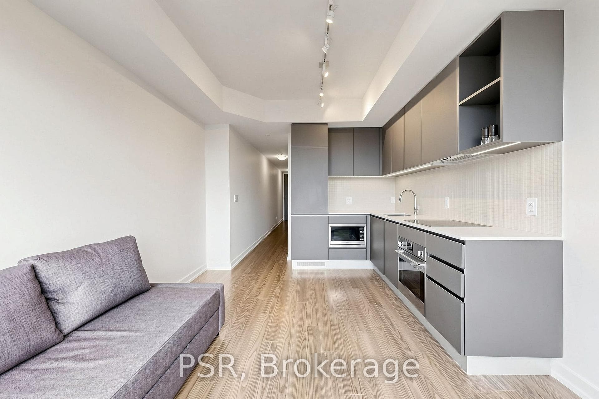 377 Madison Avenue, Toronto, ON M4V 2W7