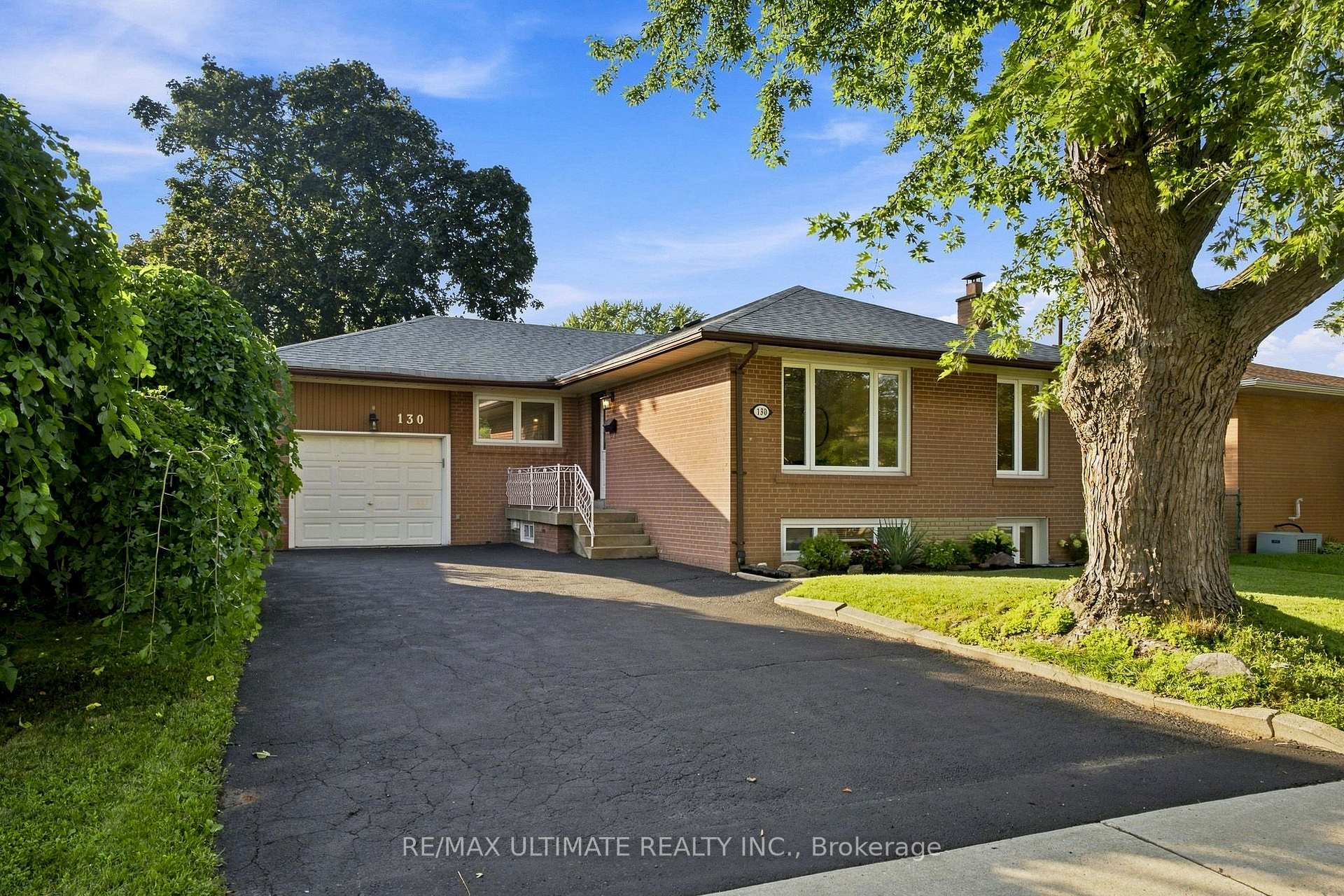 130 Thistle Down Boulevard, Toronto, ON M9V 1J8