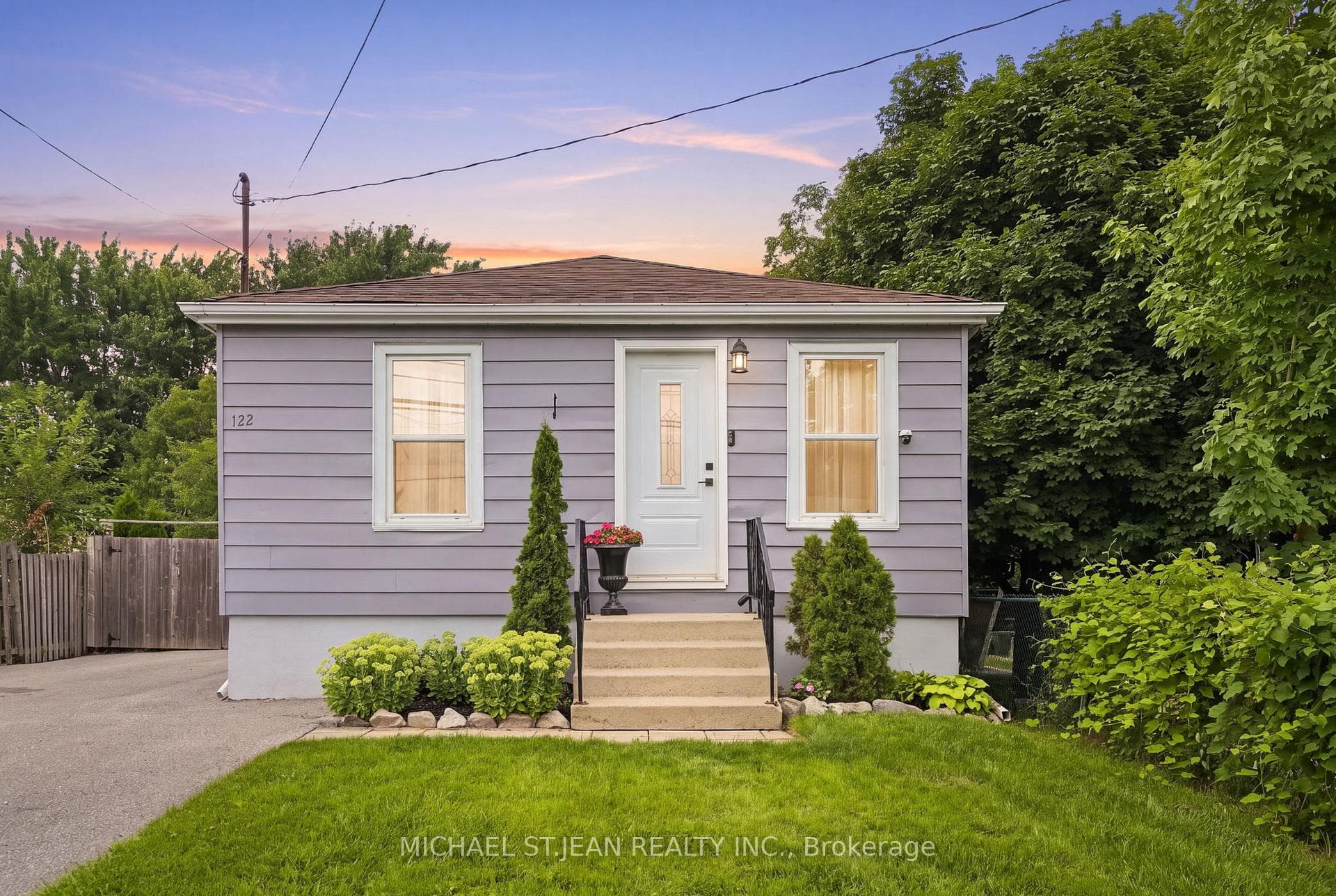 122 Limeridge Road W, Hamilton, ON L9C 2V2