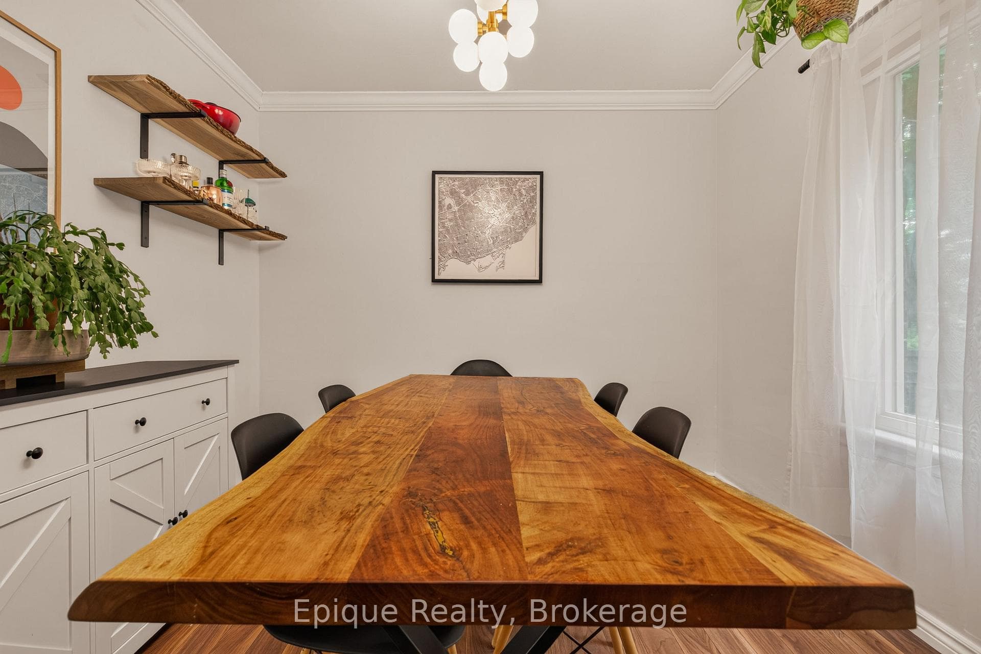 93 Graham Avenue S, Hamilton, ON L8K 2M2