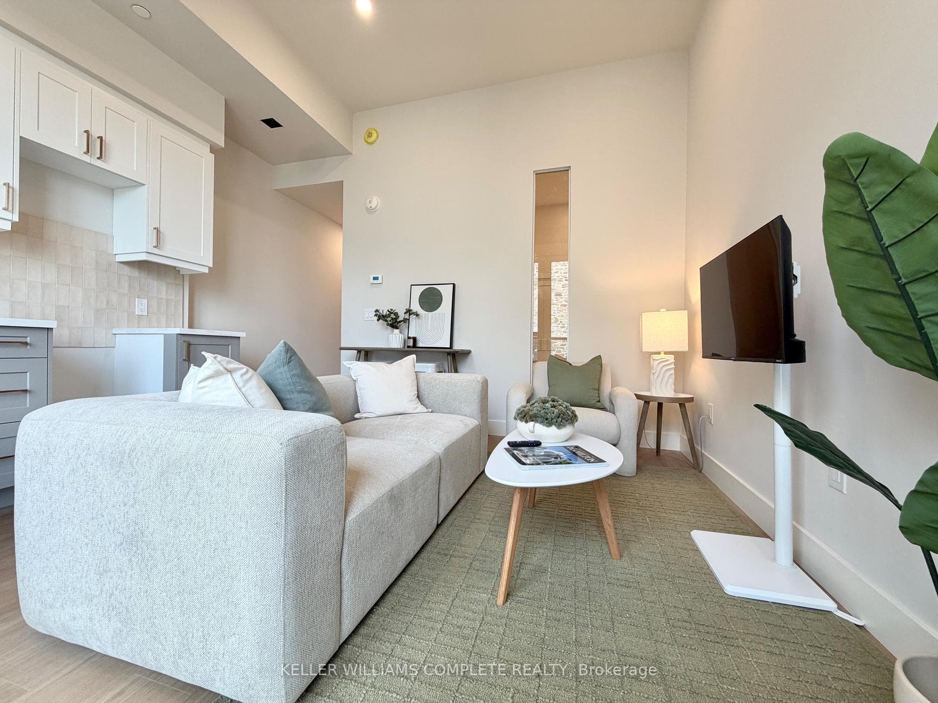 56 York Boulevard 204, Hamilton, ON L8R 0A2