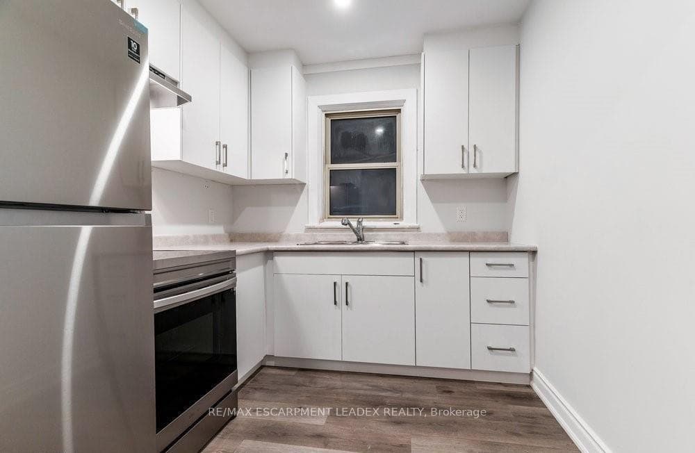 598 Upper James Street A, Hamilton, ON L9C 2Y8
