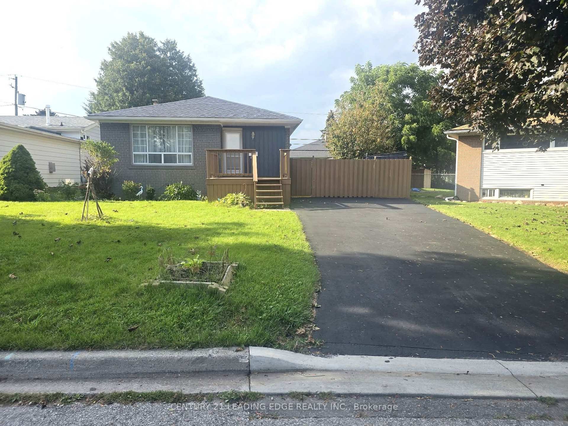 855 Zator Avenue, Pickering, ON L1W 1Y2