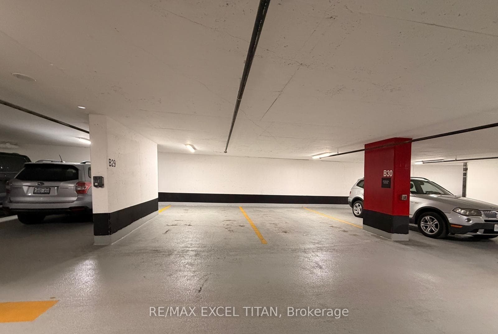25 Neighbourhood Lane P2-B37, Toronto, ON M8Y 0C4