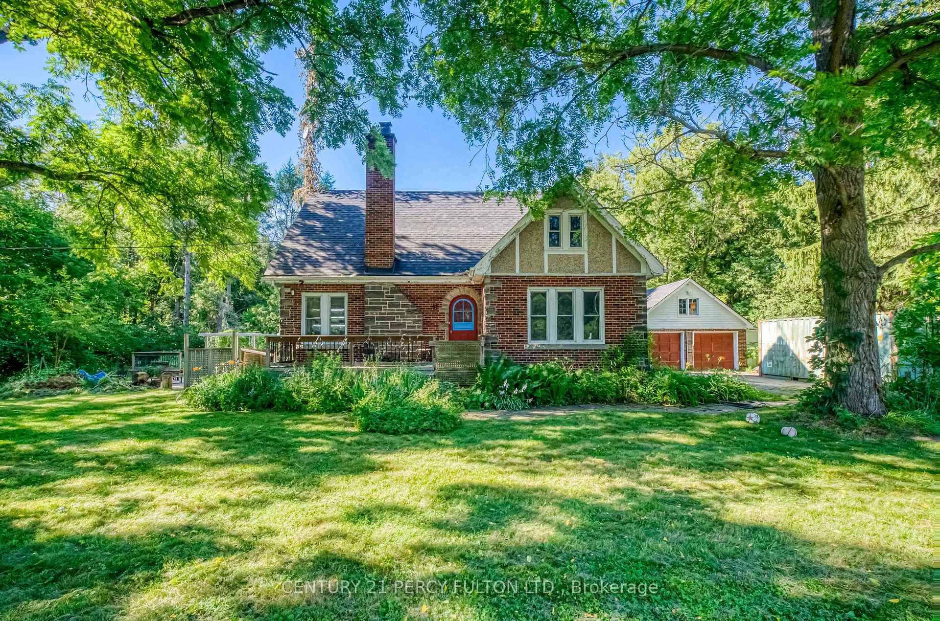 1853 Governors Road, Hamilton, ON L9H 5E3