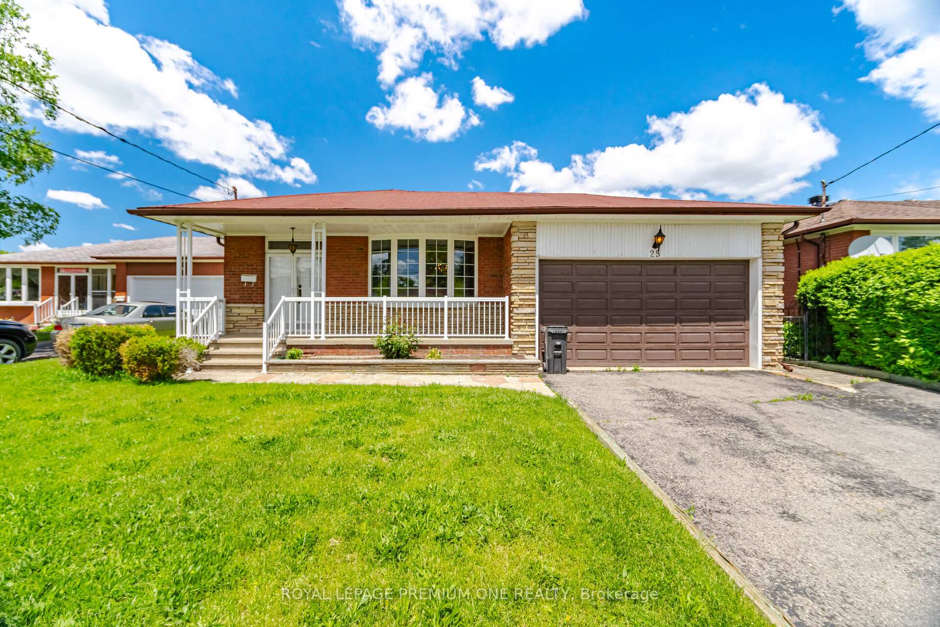 25 Islay Court, Toronto, ON M9M 1V4