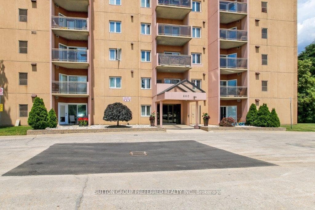 860 Commissioners Road E 202, London South, ON N6C 5Y8