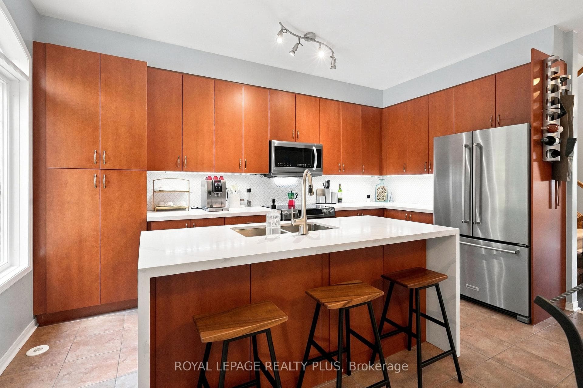 2333 Sutton Drive, Burlington, ON L7L 6Y9