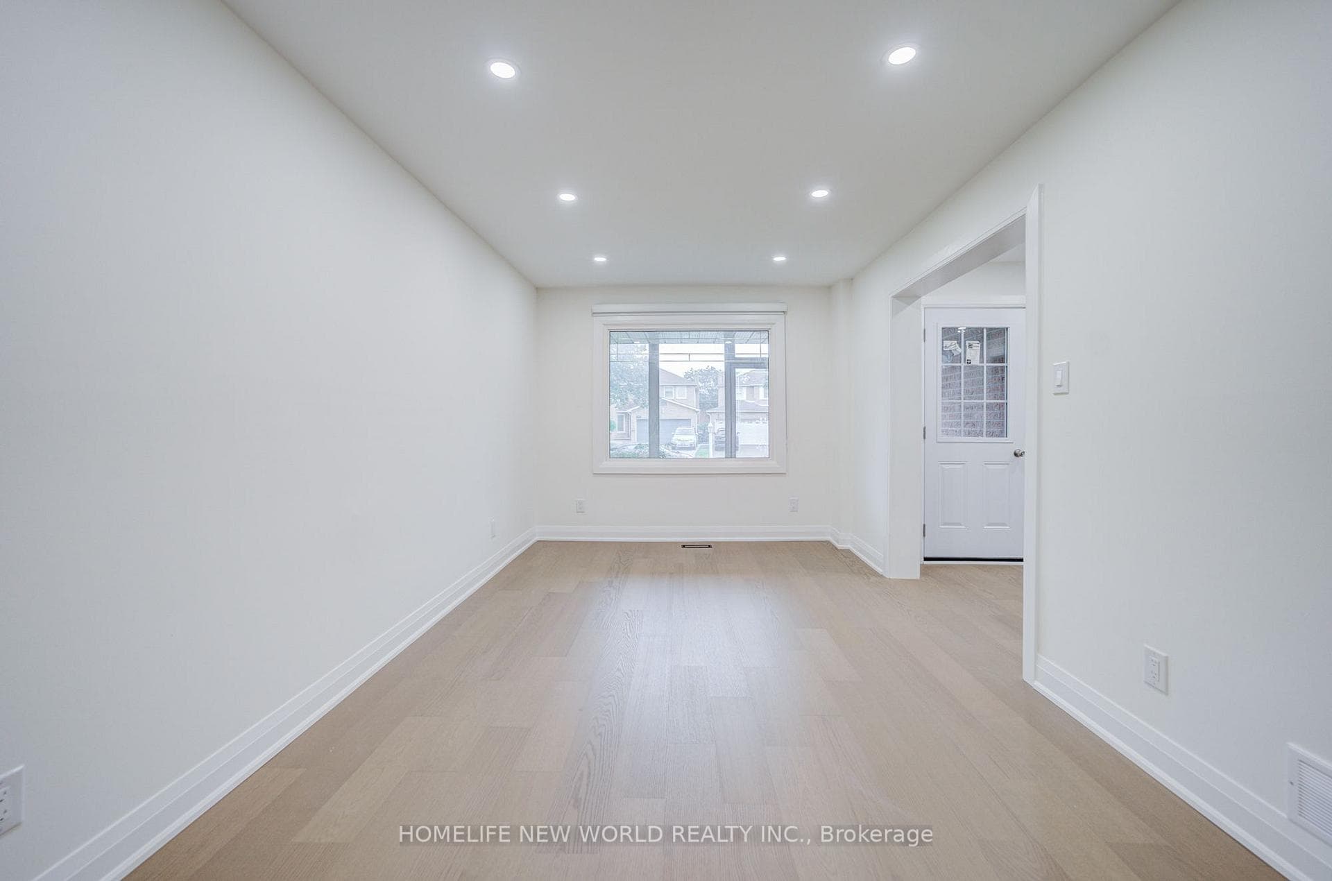 199 Harrowsmith Drive W, Mississauga, ON L5R 1R8