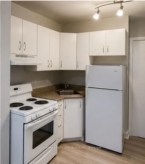 1659 Gerrard Street E, Toronto, ON M4L 2A9