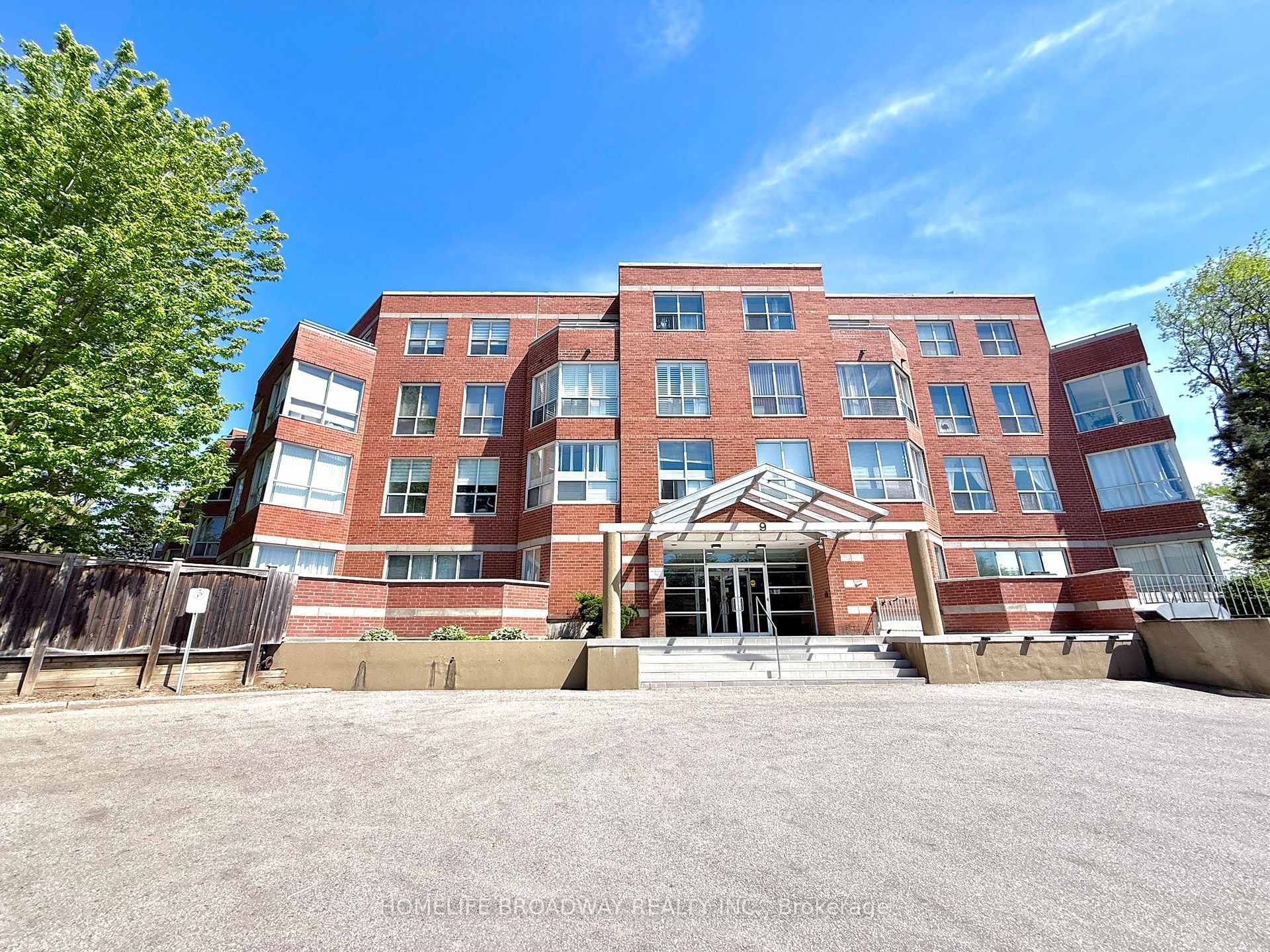 9 Chalmers Road 203, Richmond Hill, ON L4B 3N3
