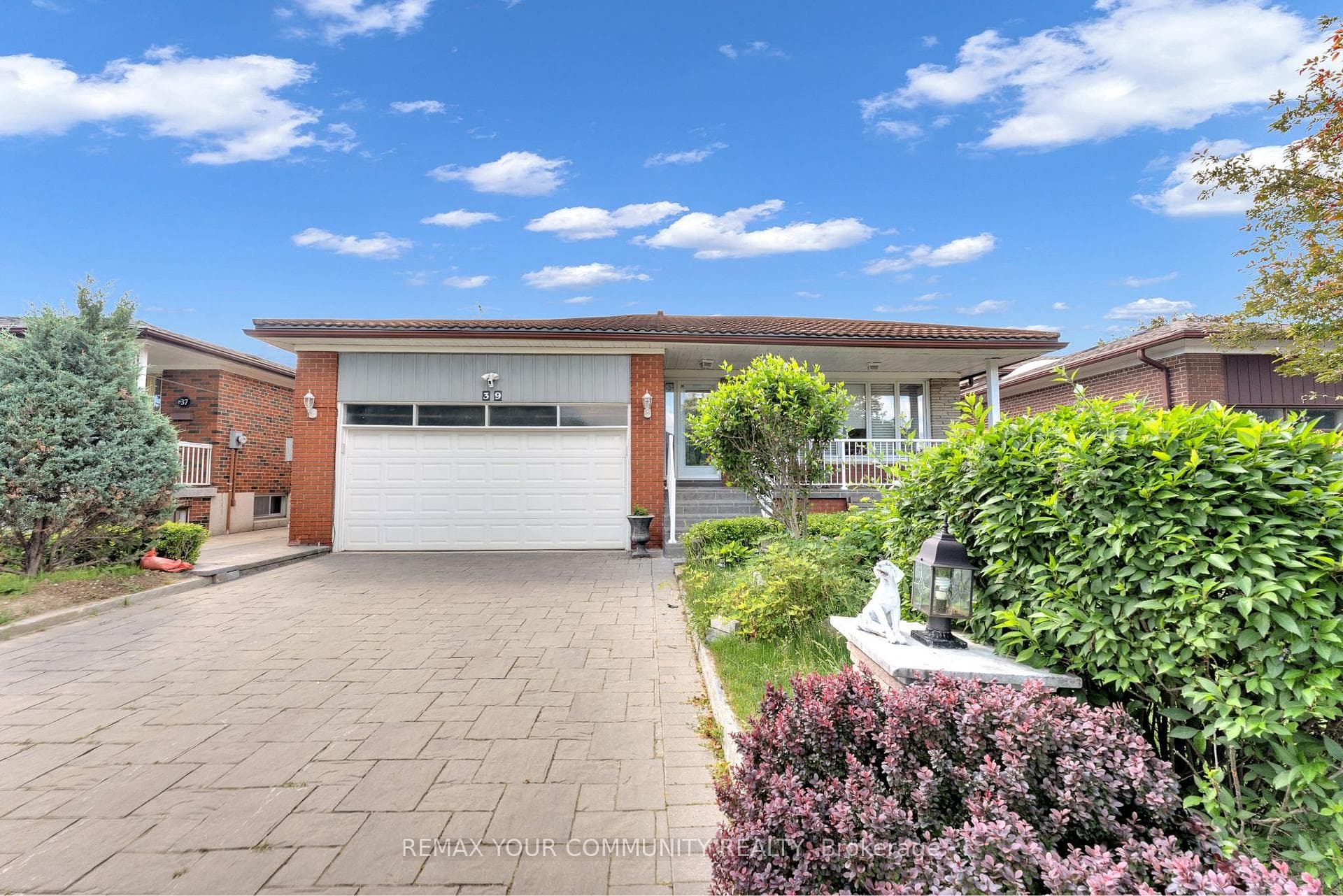 39 Veerland Drive BSMT, Toronto, ON M6L 1R8