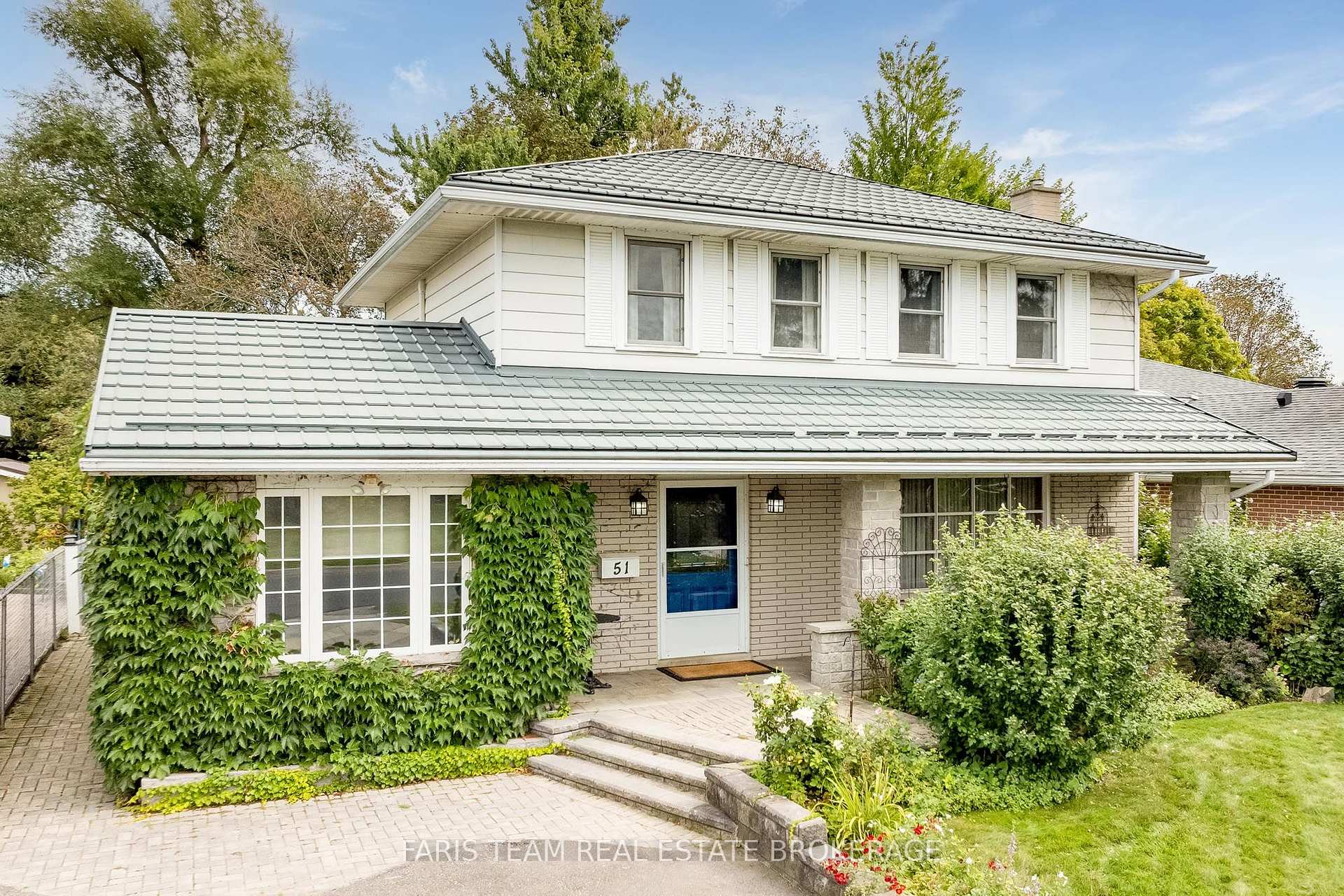 51 Davies Crescent, Barrie, ON L4M 2M4