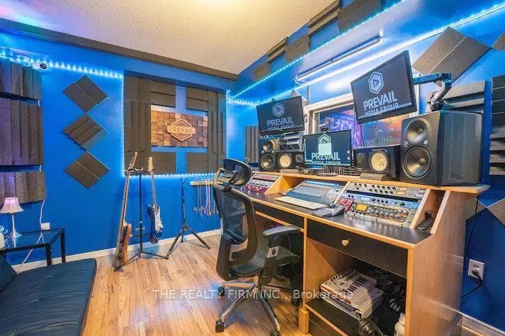 10 Lisa Court, London East, ON N5Z 5B3