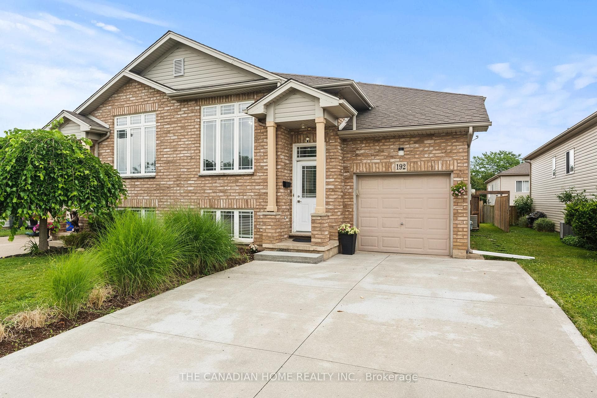192 Oakcrest Avenue E, Welland, ON L3C 7K3
