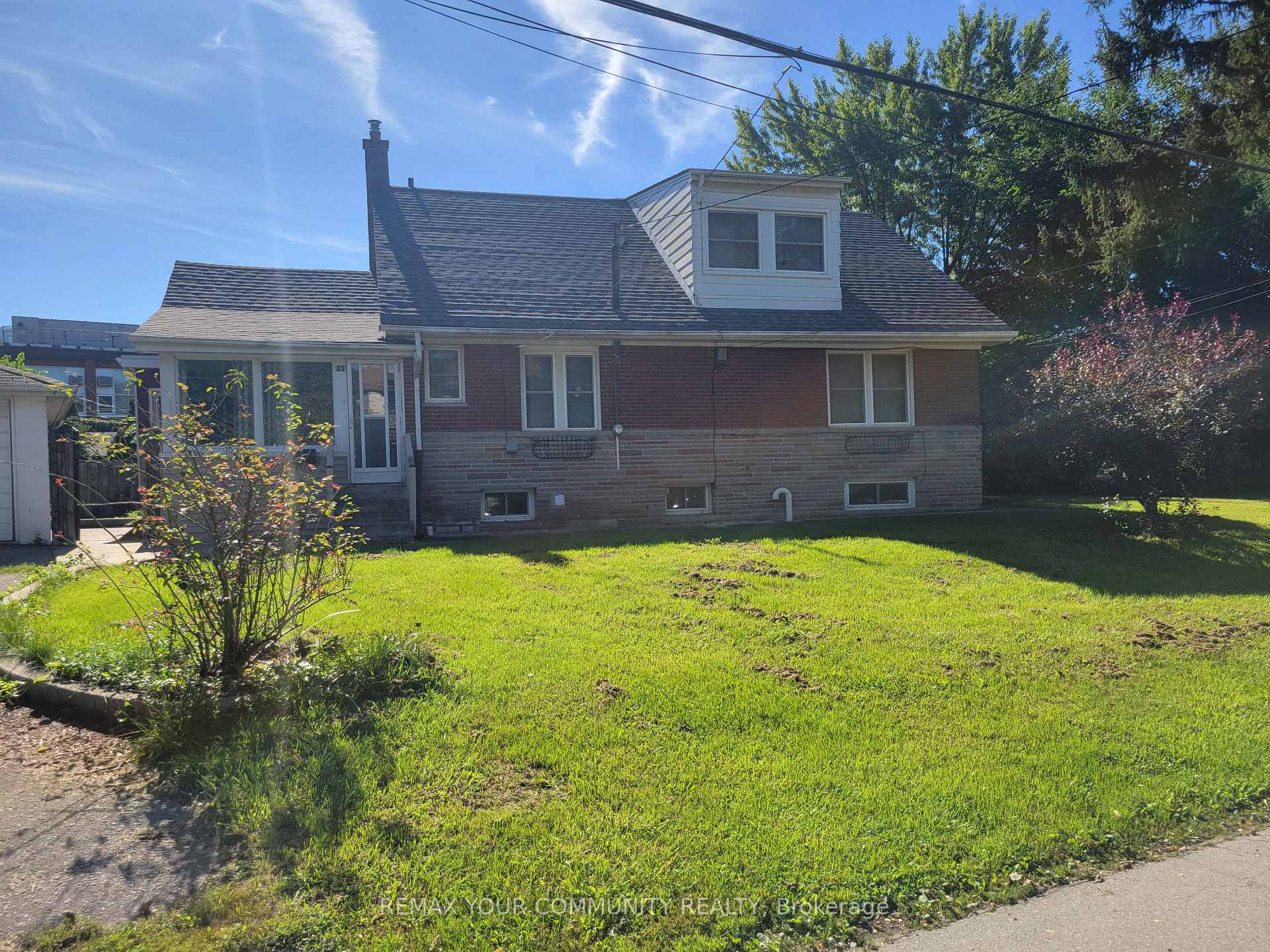 145 Varsity Road, Toronto, ON M6S 4P4