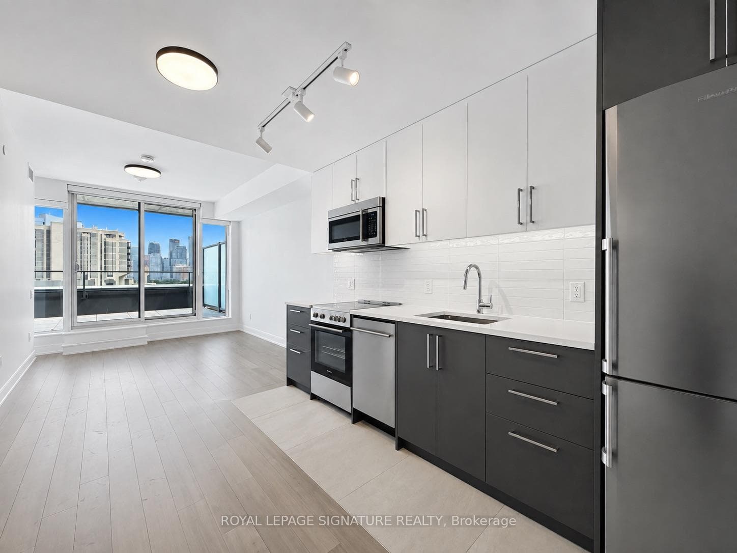 664 Spadina Avenue 1005, Toronto, ON M5S 0G4