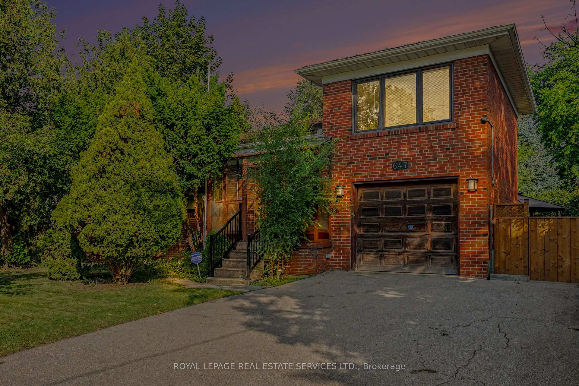 647 Burnhamthorpe Road, Toronto, ON M9C 2Z1