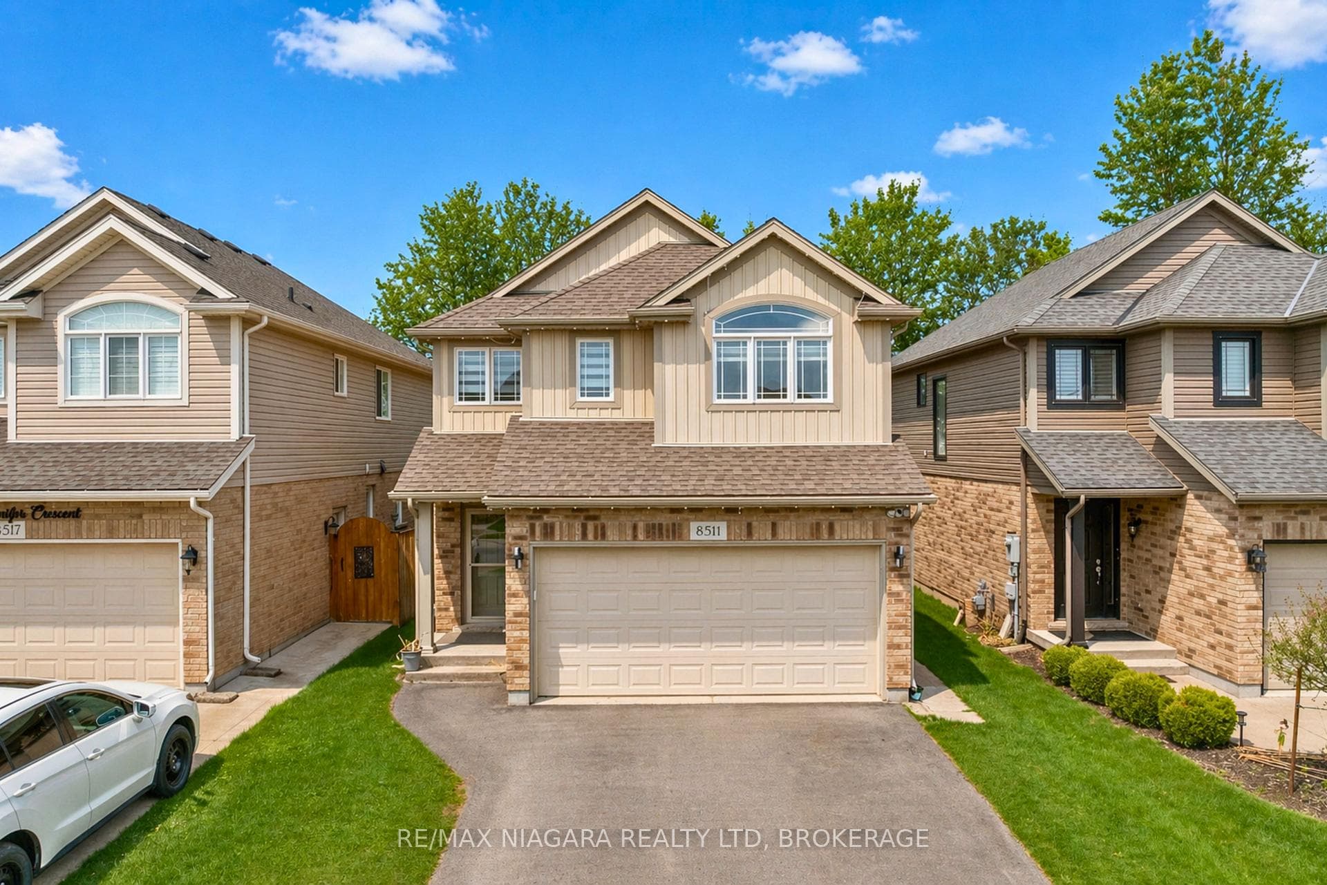 8511 Jennifer Crescent, Niagara Falls, ON L2H 0J3