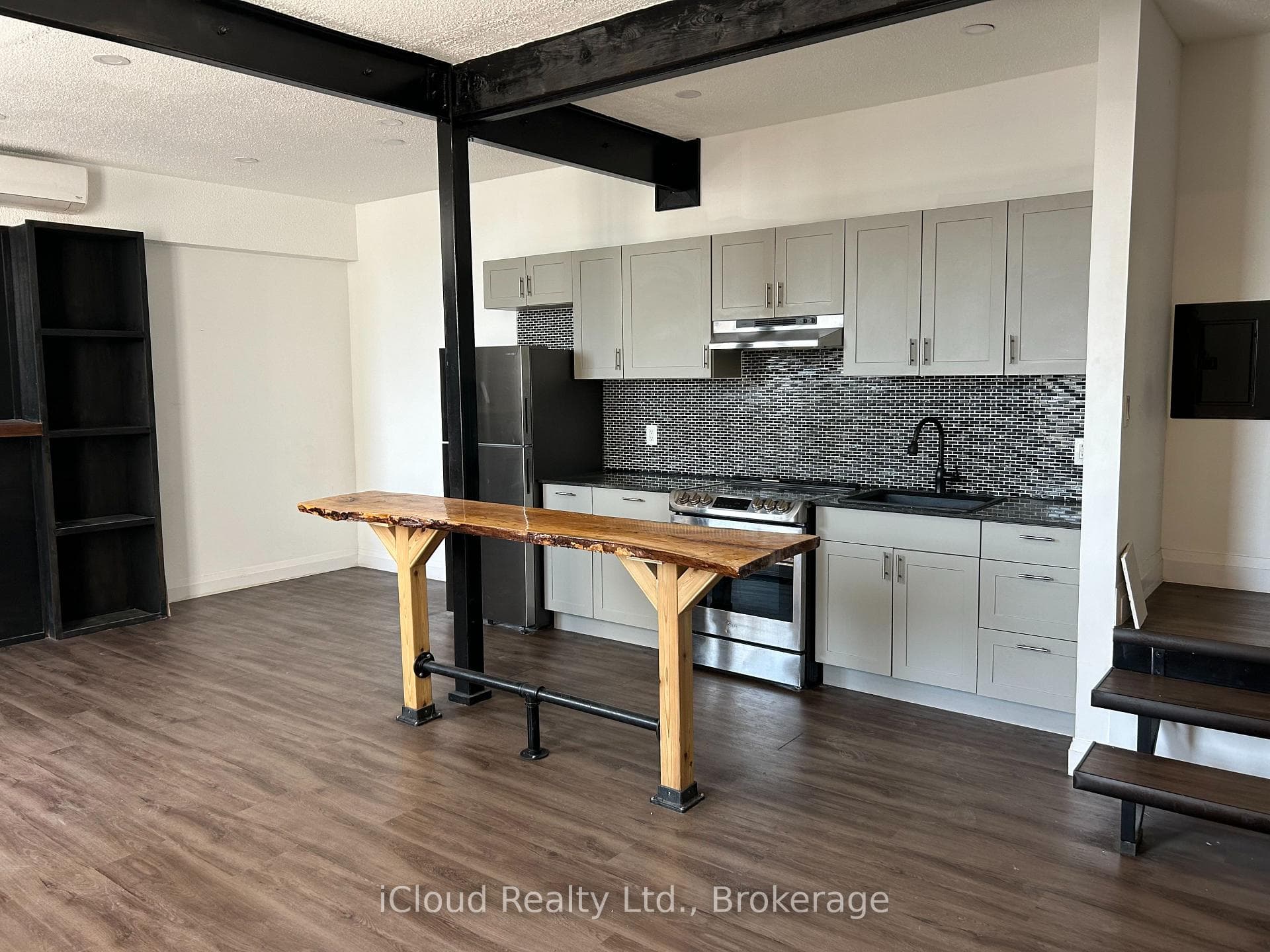 7 Foundry Street 12, Hamilton, ON L9H 2V6