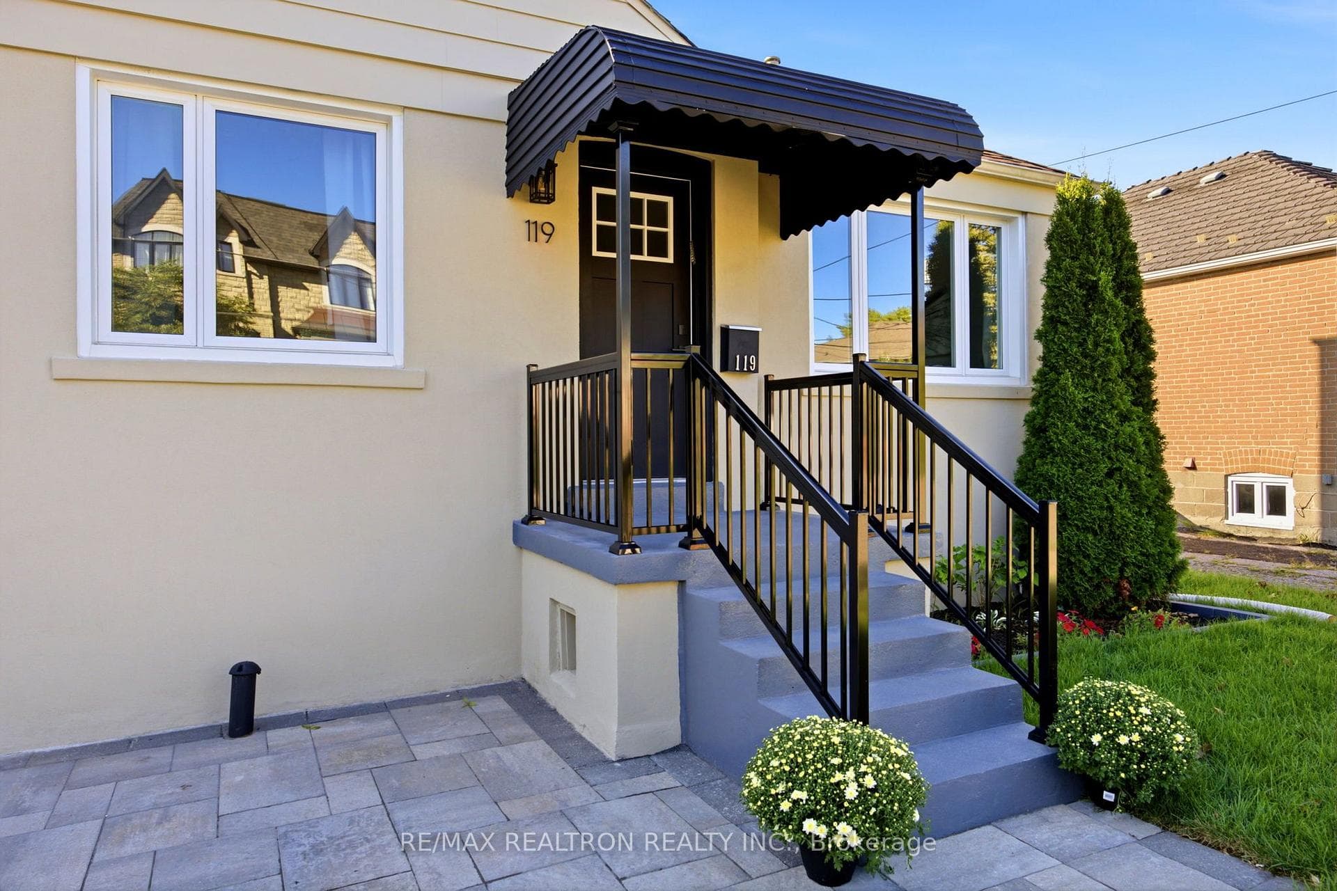 119 Reiner Road, Toronto, ON M3H 2L7